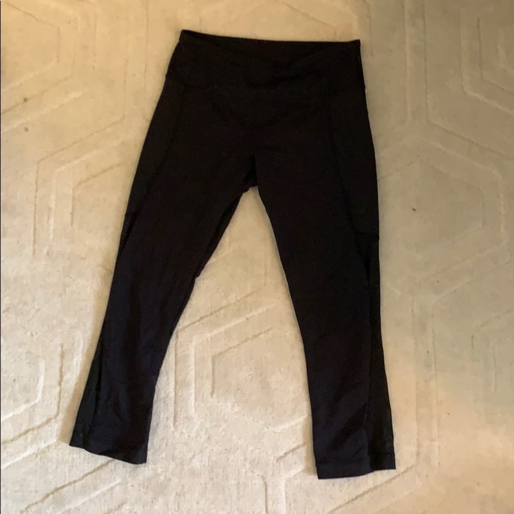 Black Lululemon crop leggings 21”
